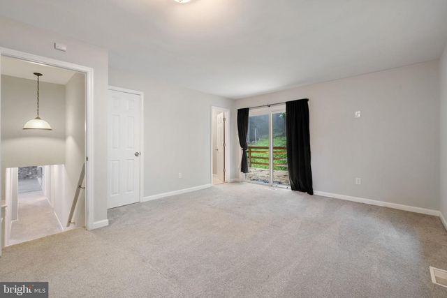 247 MARSDEN HEIGHTS RD, Linden, VA 22642