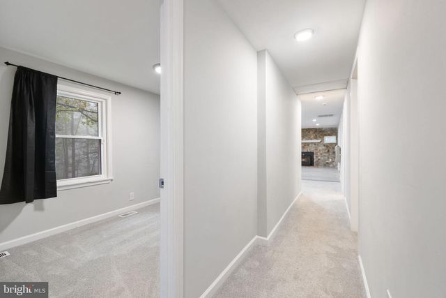 247 MARSDEN HEIGHTS RD, Linden, VA 22642