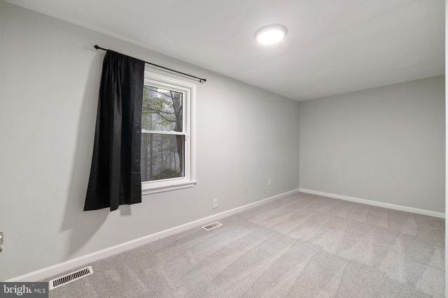 247 MARSDEN HEIGHTS RD, Linden, VA 22642