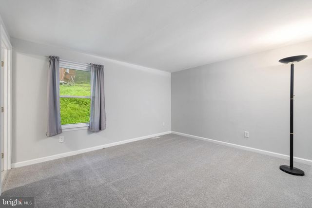 247 MARSDEN HEIGHTS RD, Linden, VA 22642