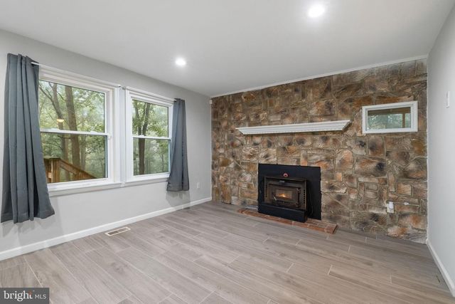 247 MARSDEN HEIGHTS RD, Linden, VA 22642