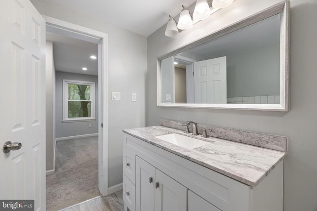 247 MARSDEN HEIGHTS RD, Linden, VA 22642