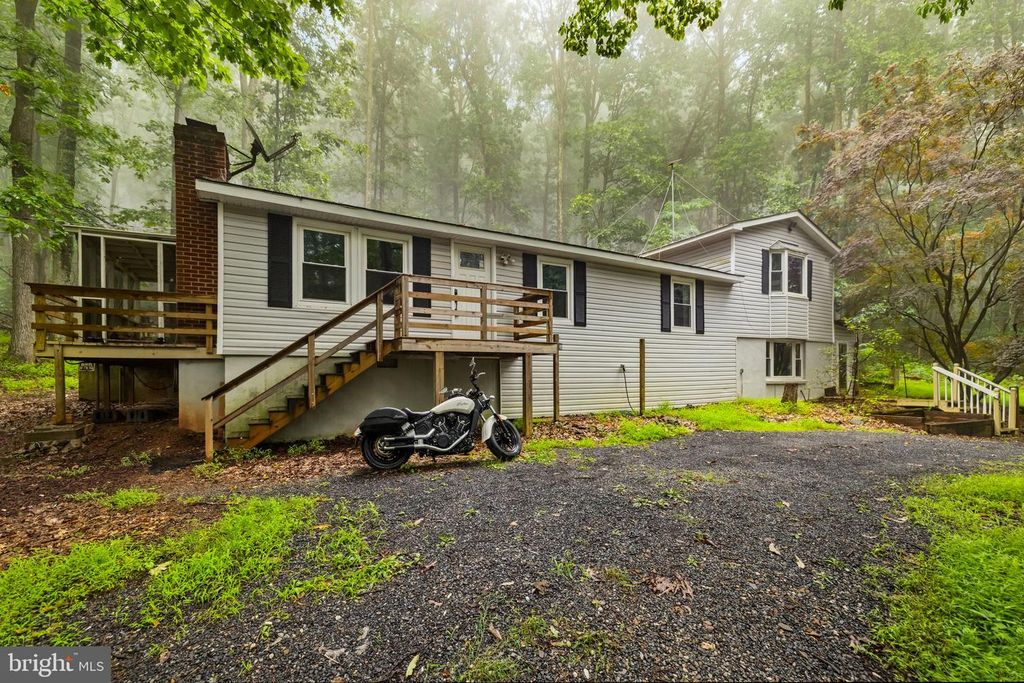 247 MARSDEN HEIGHTS RD, Linden, VA 22642