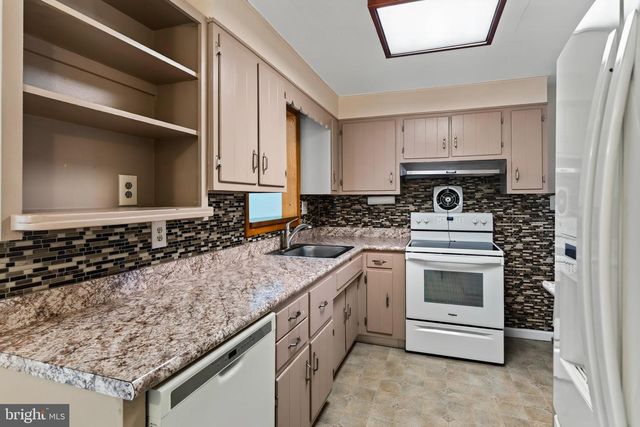 5 DEVON RD, Wilmington, DE 19809