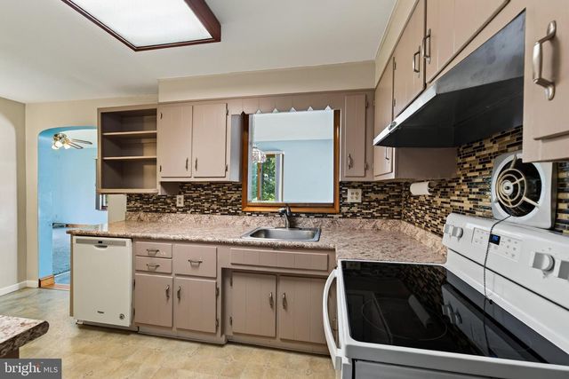 5 DEVON RD, Wilmington, DE 19809