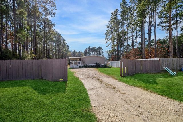 102 County Road 5001, Cleveland, TX 77327