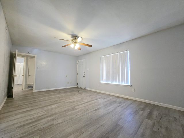 902 Spring Valley Plaza, Richardson, TX 75080