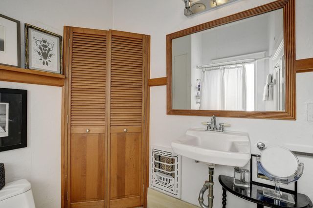 221 N Johnson Ave, San Marcos, TX 78666