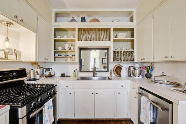 221 N Johnson Ave, San Marcos, TX 78666