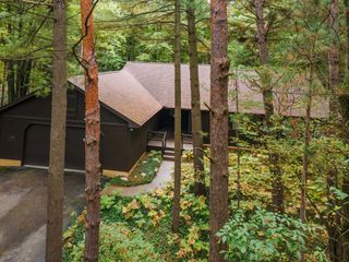 2350 Old Pine Trail, Midland, MI 48642