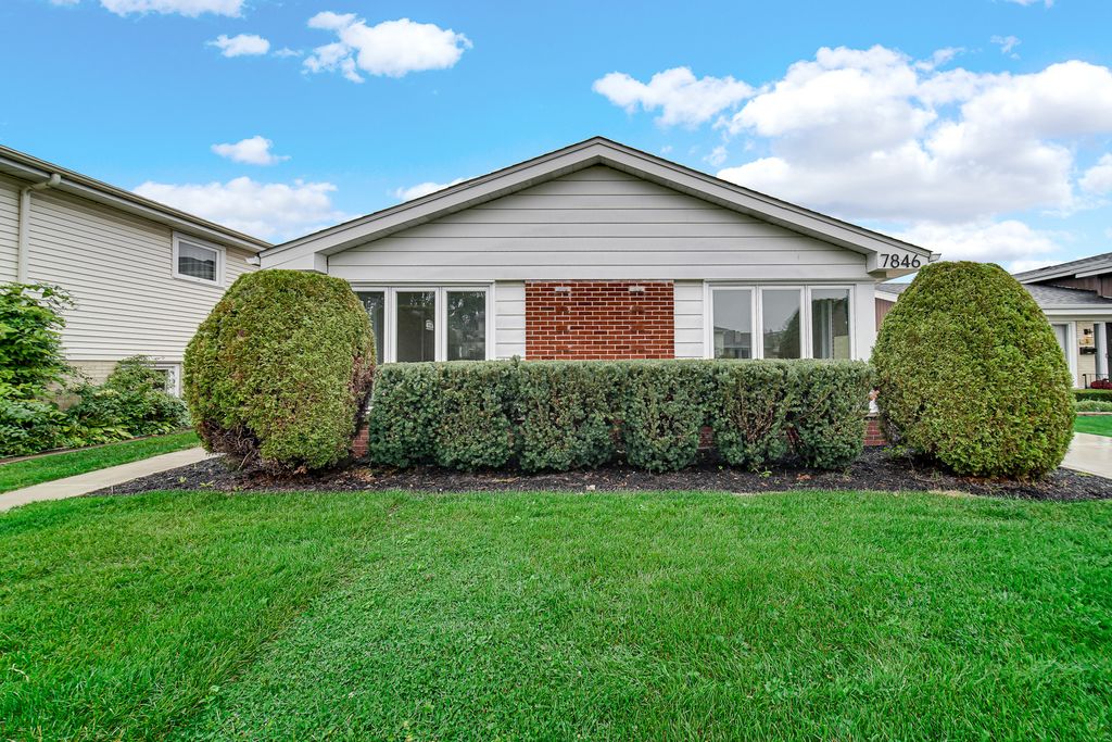 7846 Maple Street, Morton Grove, IL 60053 — photo 2