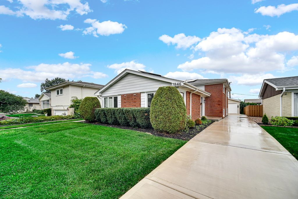 7846 Maple Street, Morton Grove, IL 60053 — photo 3