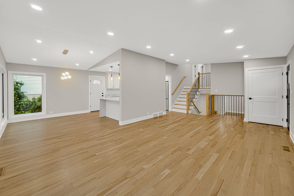 7846 Maple Street, Morton Grove, IL 60053 — photo 4