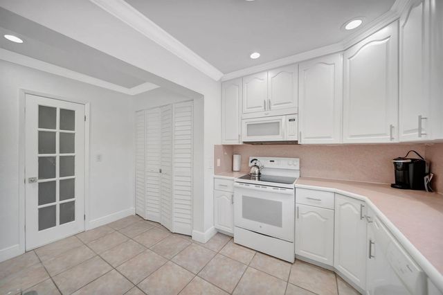 2724 NE 14th Street 6, Fort Lauderdale, FL 33304