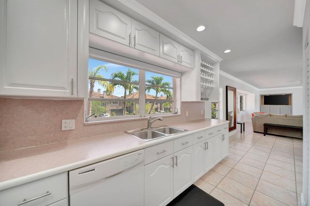 2724 NE 14th Street 6, Fort Lauderdale, FL 33304