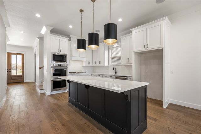 3500 Radiance Avenue, Bentonville, AR 72713