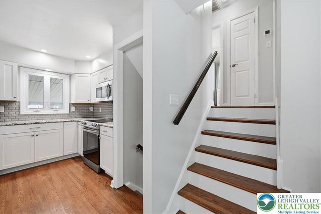 1928 Woodbury Road, Bethlehem City, PA 18017