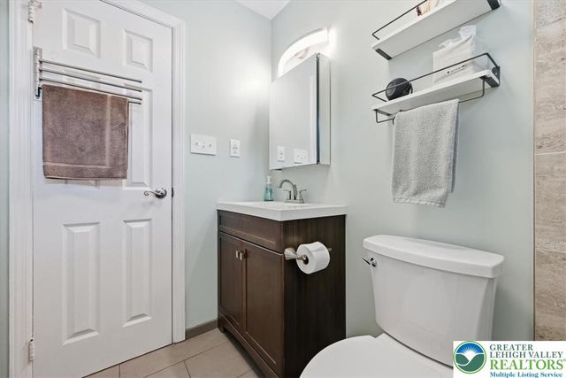 1928 Woodbury Road, Bethlehem City, PA 18017