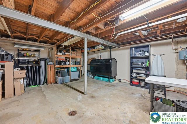 1928 Woodbury Road, Bethlehem City, PA 18017