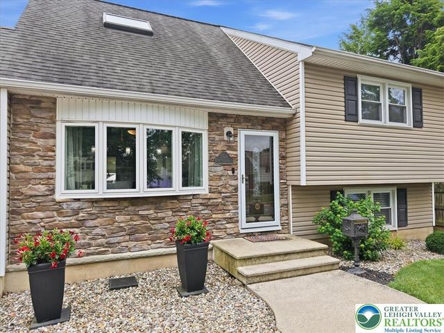 1928 Woodbury Road, Bethlehem City, PA 18017