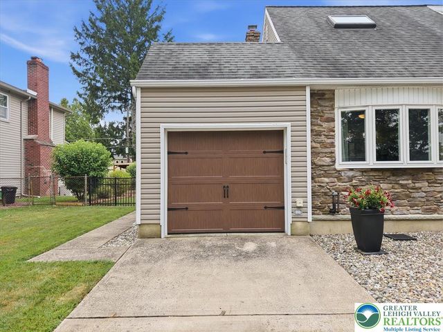 1928 Woodbury Road, Bethlehem City, PA 18017