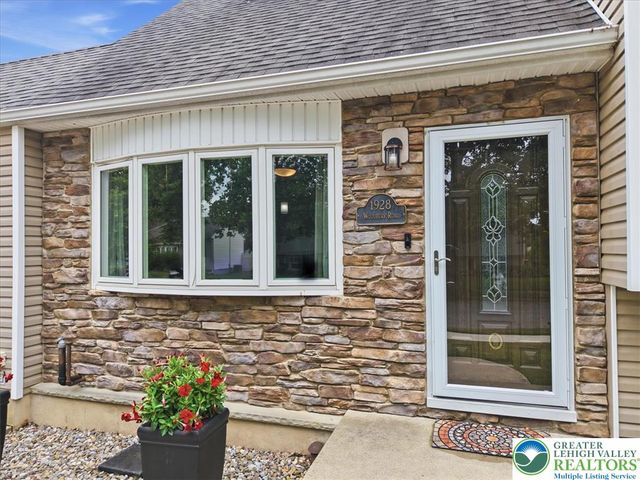 1928 Woodbury Road, Bethlehem City, PA 18017