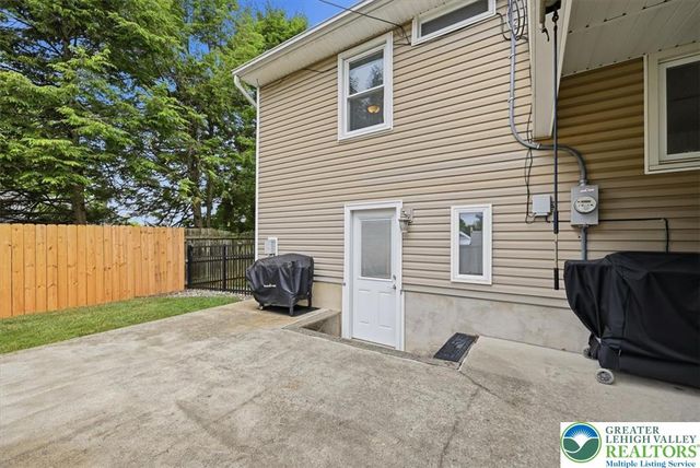 1928 Woodbury Road, Bethlehem City, PA 18017