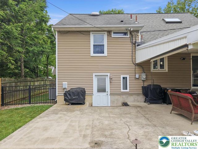 1928 Woodbury Road, Bethlehem City, PA 18017