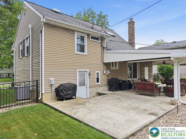 1928 Woodbury Road, Bethlehem City, PA 18017