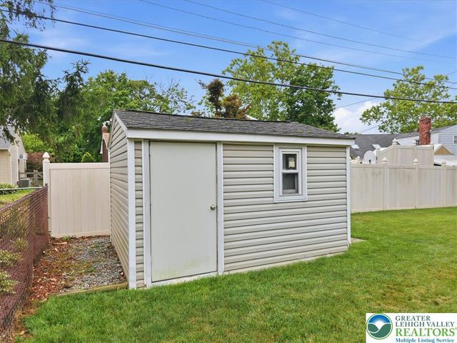 1928 Woodbury Road, Bethlehem City, PA 18017