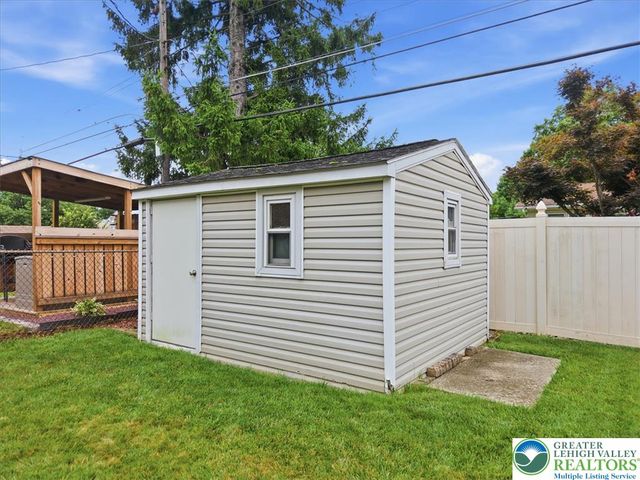 1928 Woodbury Road, Bethlehem City, PA 18017