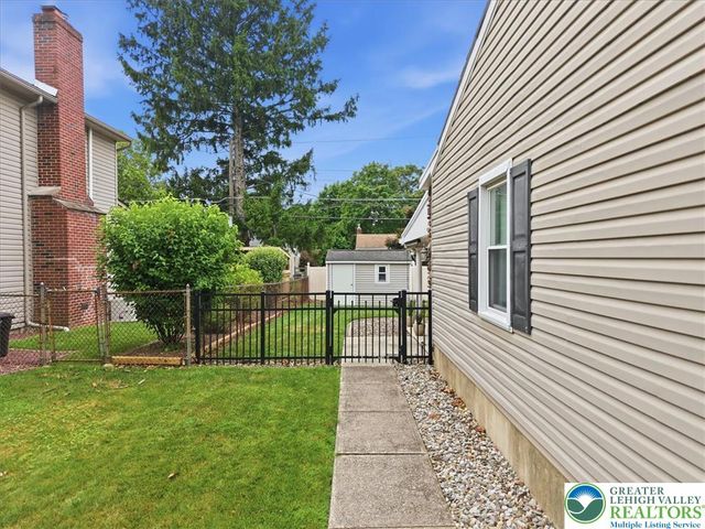 1928 Woodbury Road, Bethlehem City, PA 18017