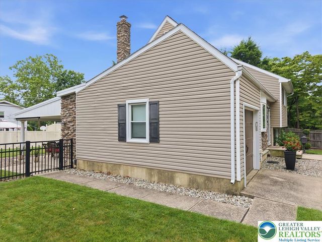 1928 Woodbury Road, Bethlehem City, PA 18017