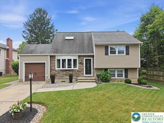 1928 Woodbury Road, Bethlehem City, PA 18017