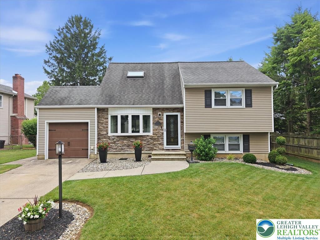 1928 Woodbury Road, Bethlehem City, PA 18017