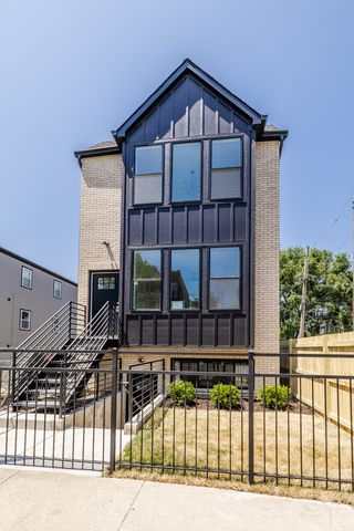 544 N Lawndale Avenue, Chicago, IL 60624