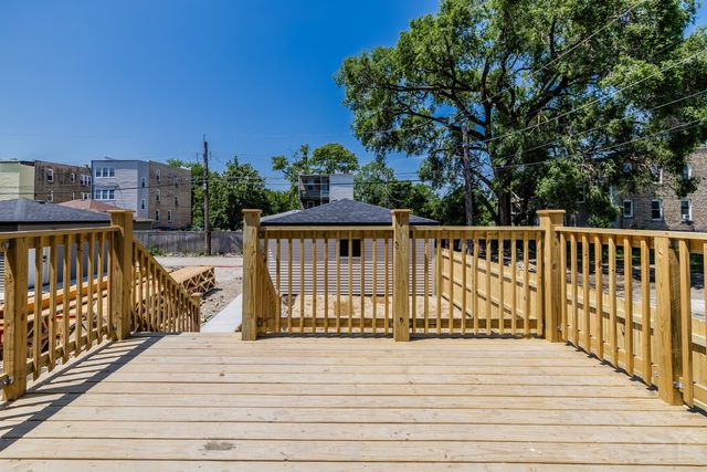 544 N Lawndale Avenue, Chicago, IL 60624