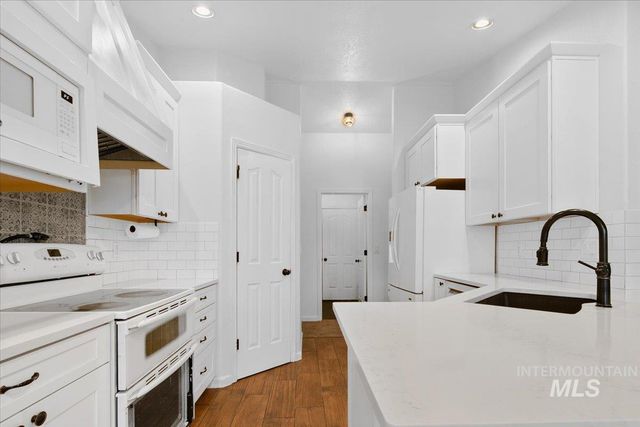 411 Hawthorne St, Nampa, ID 83686