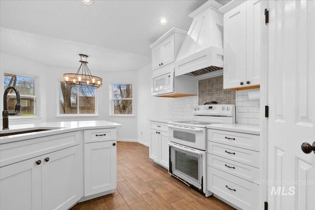 411 Hawthorne St, Nampa, ID 83686