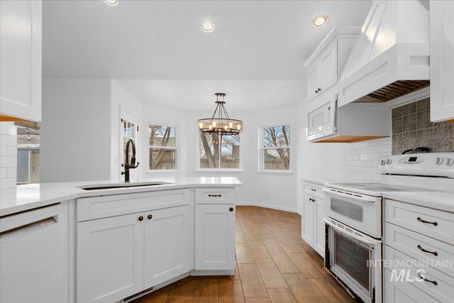 411 Hawthorne St, Nampa, ID 83686