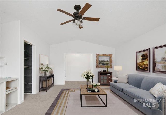 411 Hawthorne St, Nampa, ID 83686