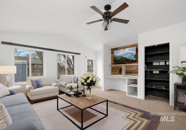 411 Hawthorne St, Nampa, ID 83686