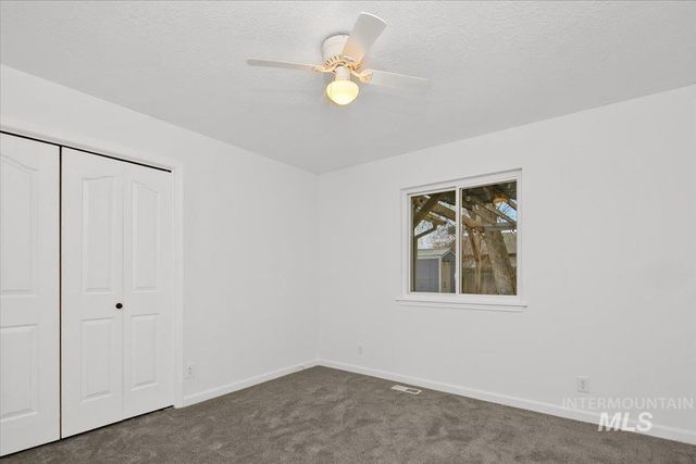 411 Hawthorne St, Nampa, ID 83686