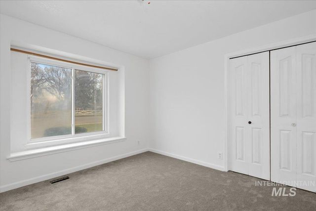 411 Hawthorne St, Nampa, ID 83686