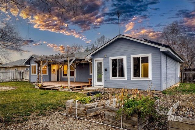 411 Hawthorne St, Nampa, ID 83686