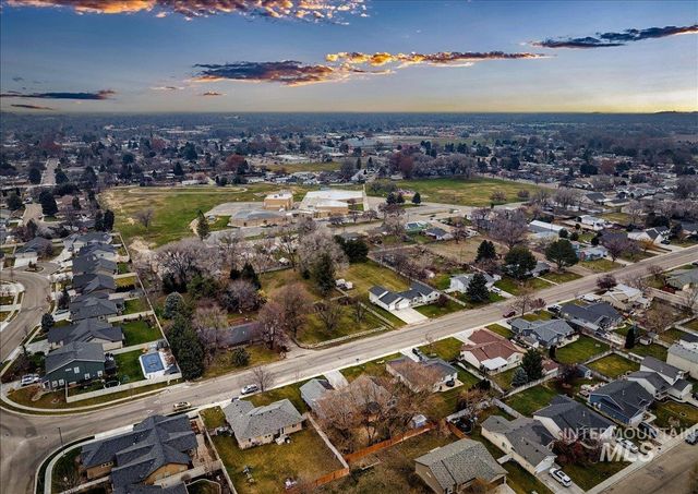 411 Hawthorne St, Nampa, ID 83686