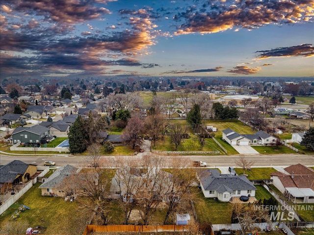 411 Hawthorne St, Nampa, ID 83686