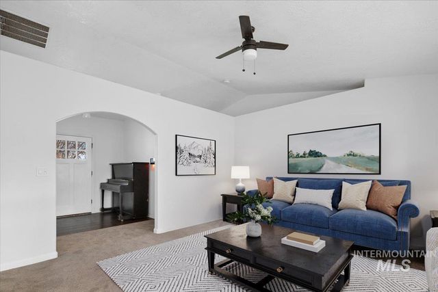 411 Hawthorne St, Nampa, ID 83686