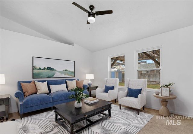 411 Hawthorne St, Nampa, ID 83686