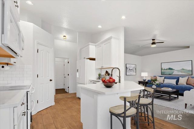 411 Hawthorne St, Nampa, ID 83686